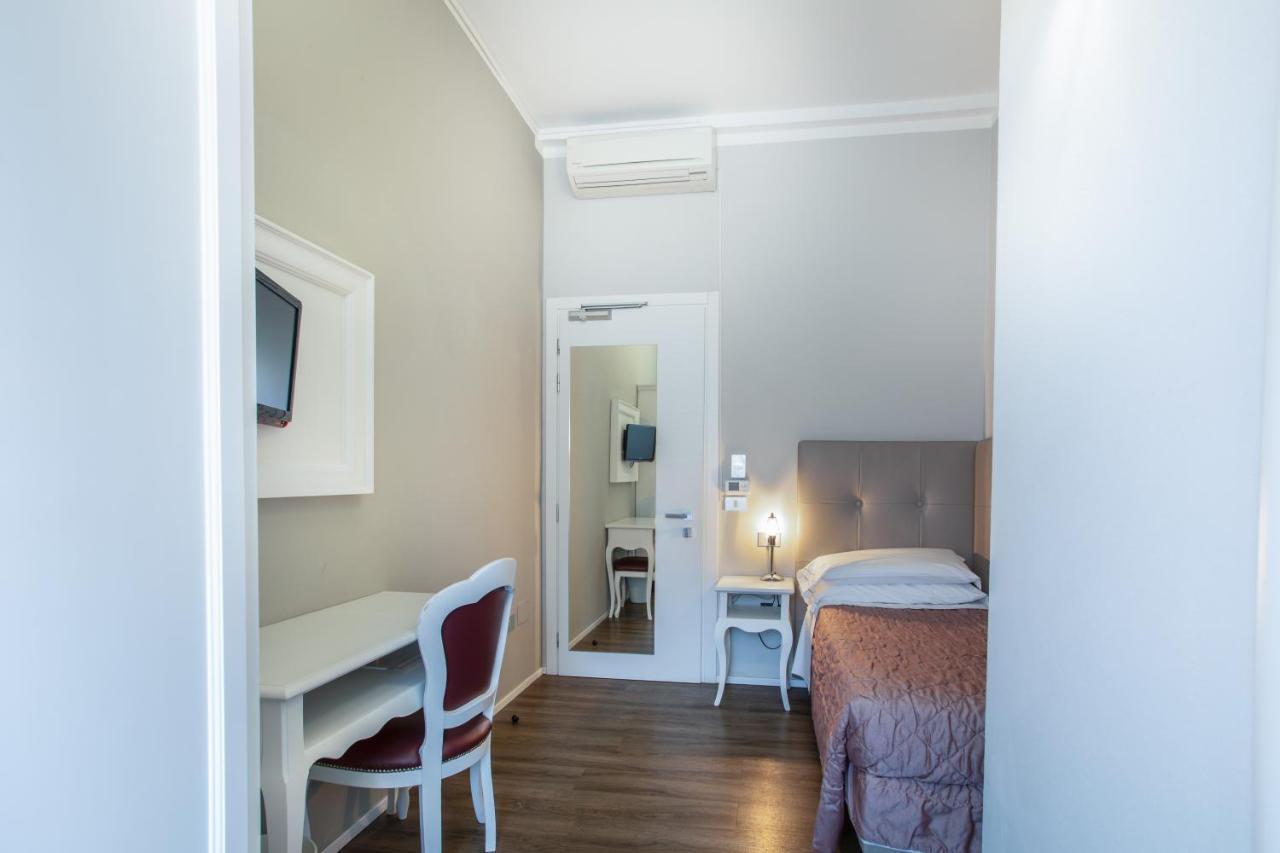 Hotel Degli Oleandri Sirmione Dış mekan fotoğraf