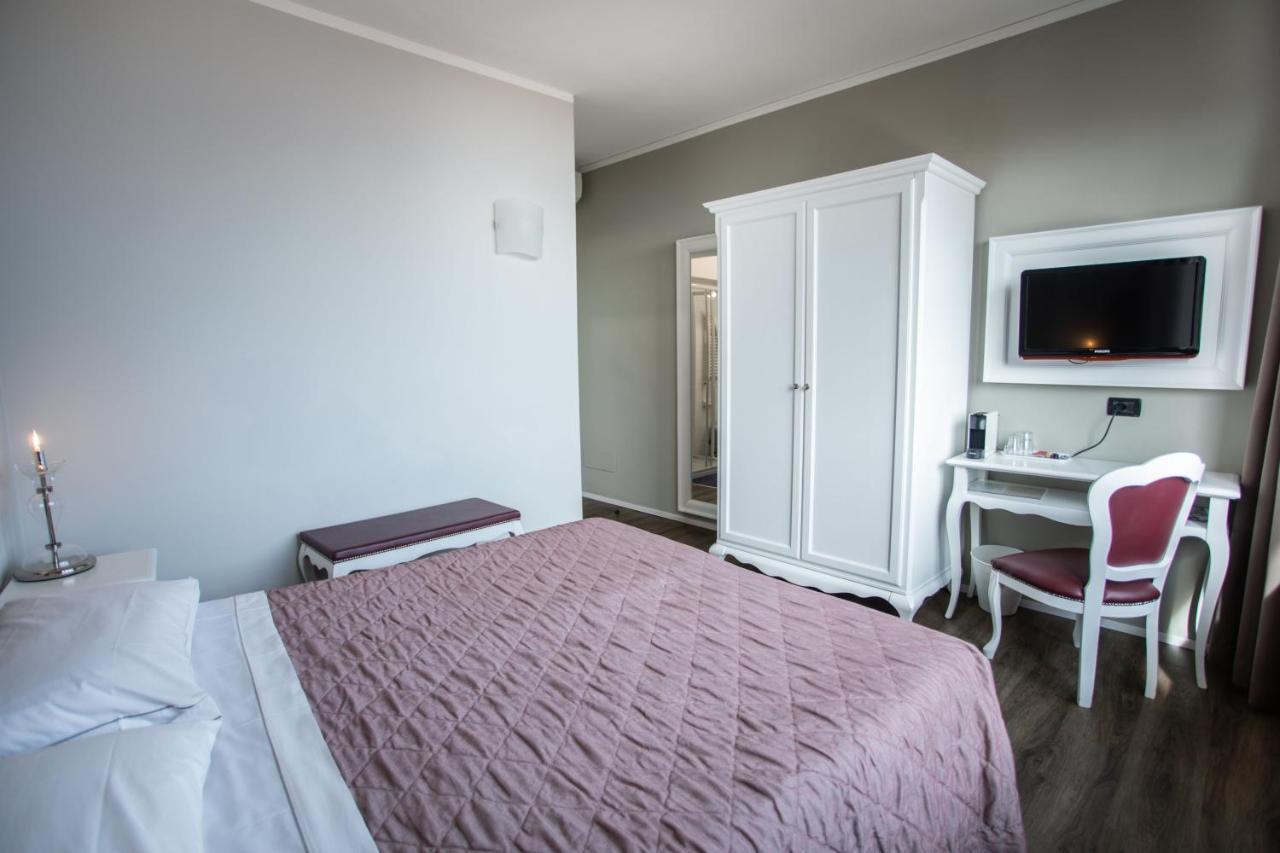 Hotel Degli Oleandri Sirmione Dış mekan fotoğraf