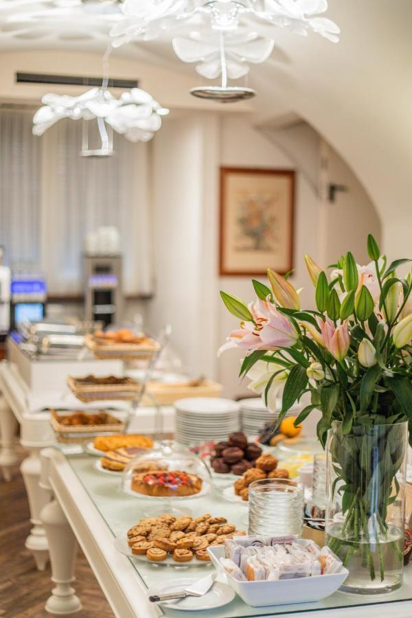Hotel Degli Oleandri Sirmione Dış mekan fotoğraf