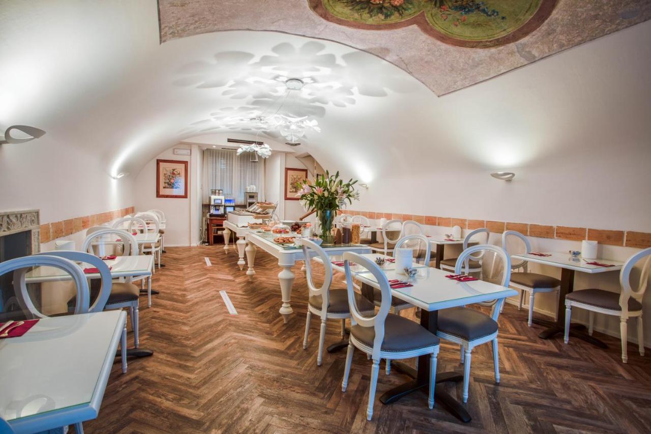 Hotel Degli Oleandri Sirmione Dış mekan fotoğraf