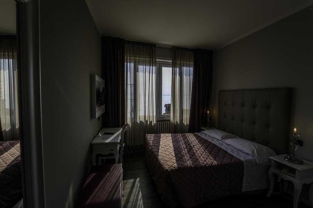 Hotel Degli Oleandri Sirmione Dış mekan fotoğraf